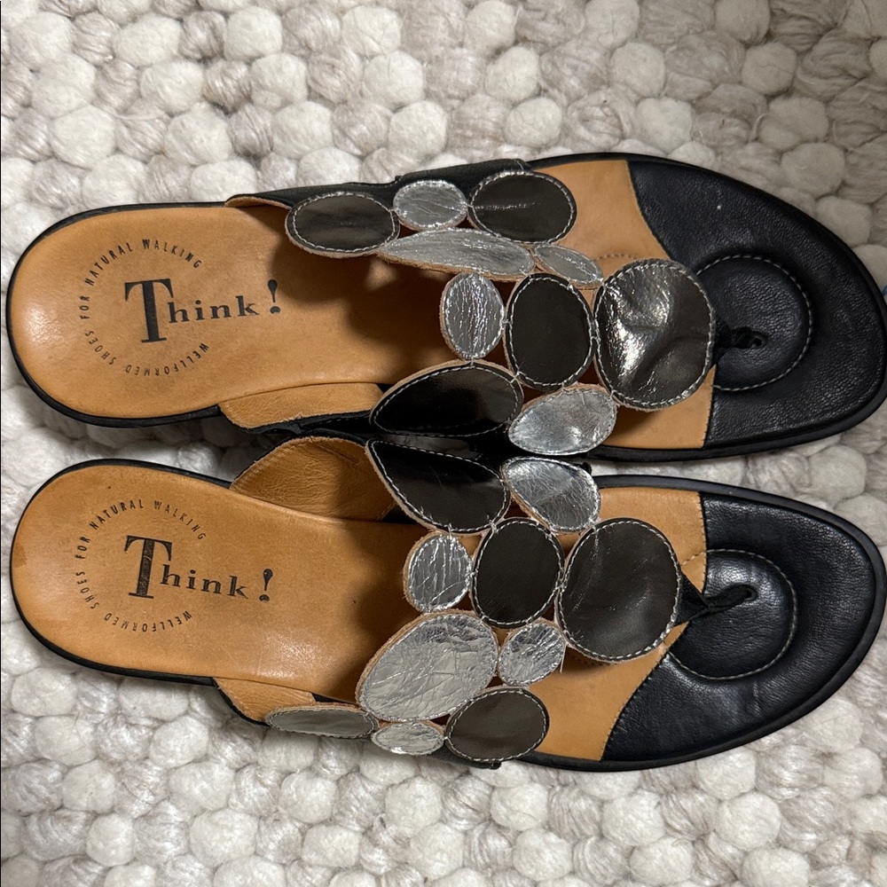 GUC Think! Women's Black and Metallic Sandals